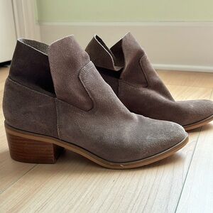 Steve Madden Leo Brown Suede Leather Ankle Bootie. Size 7.5